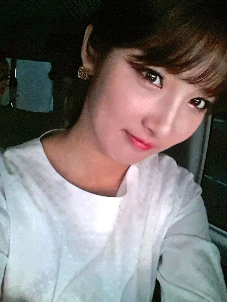 남지현(포미닛) 131102 트위터 - 러브포텐 제작발표회 하기 전에 혼자 찰칵!^^;