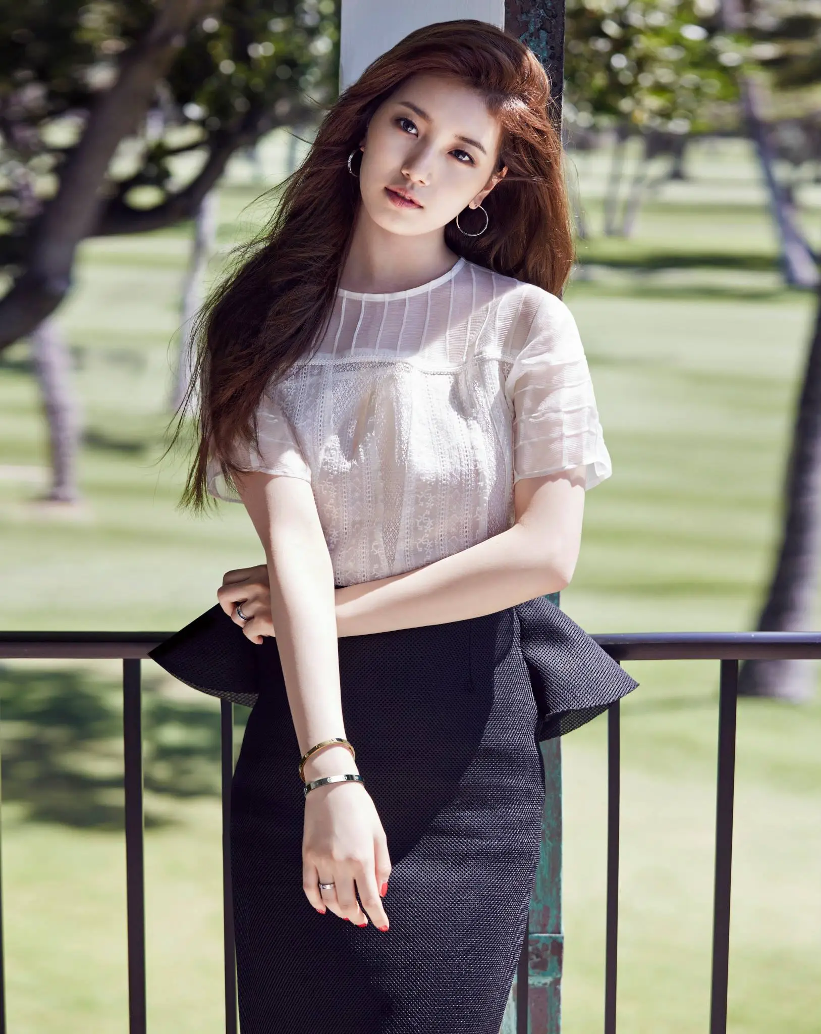 수지(SUZY) 코스모폴리탄 7월 화보.jpg