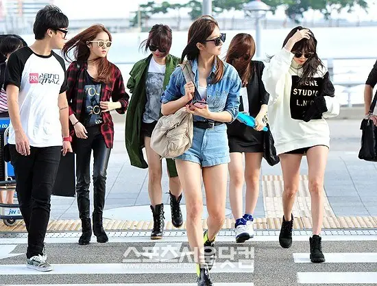 포미닛 130830 인천공항 출국 기사사진.jpg