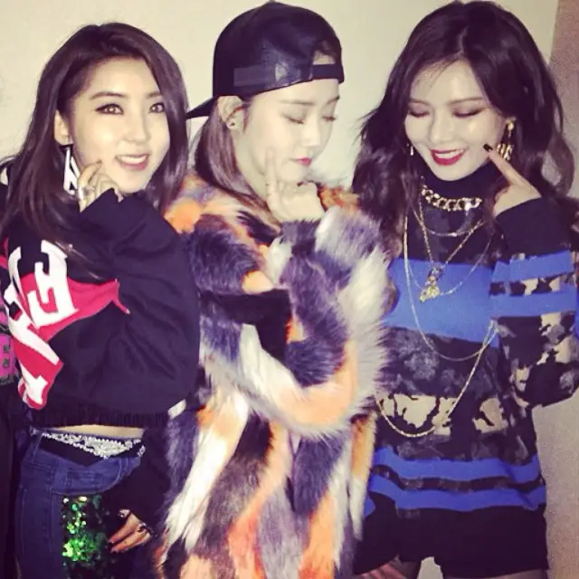 현아(포미닛) 150101 인스타그램 업뎃.jpgswf