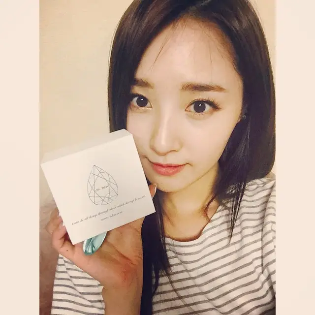 우희(달샤벳) 150619 인스타그램 - 이슬언니가 선물줘떠여❤️