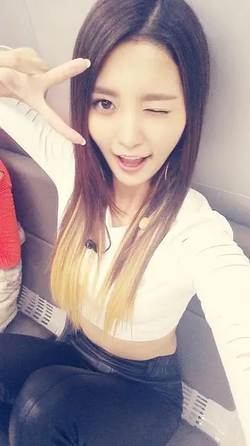 EXID 140902 트위터 - 저는 더쇼 대기중이에여~