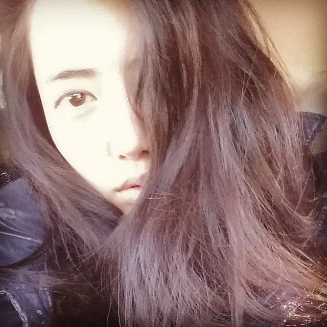 정윤혜(레인보우) 150121 인스타그램 - 집나간 눈썹 반절을 찾습니다..