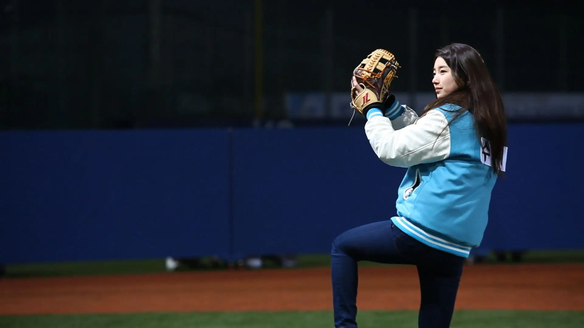 이번주 런닝맨 공홈 사진.JPG (with 수지&류현진)