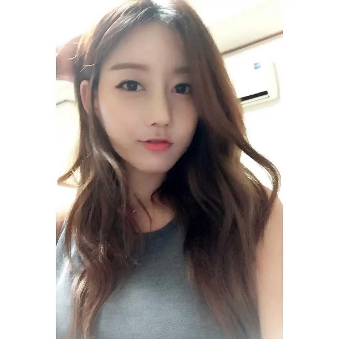 오승아(레인보우) 150825 인스타그램 - 가르마 바꿔봤는데..티나나요?