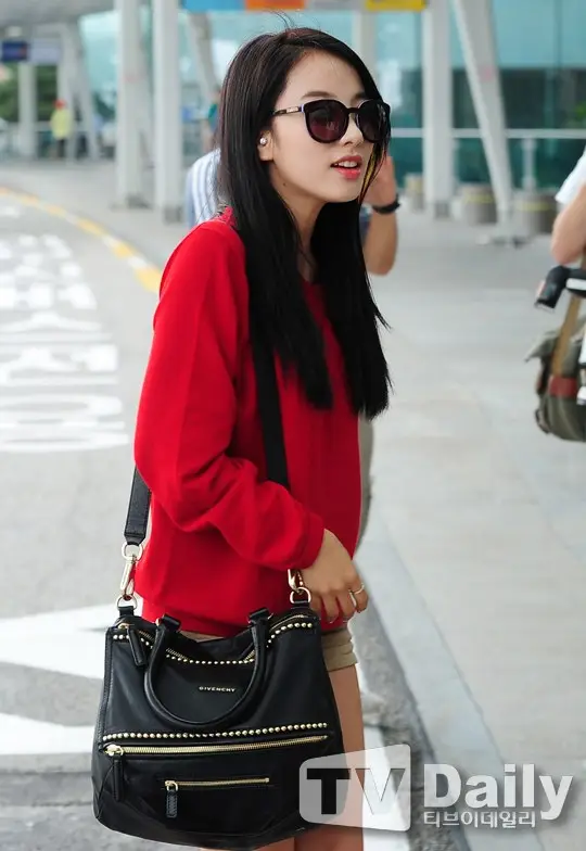 레인보우 130913 인천공항 출국 기사사진.jpg