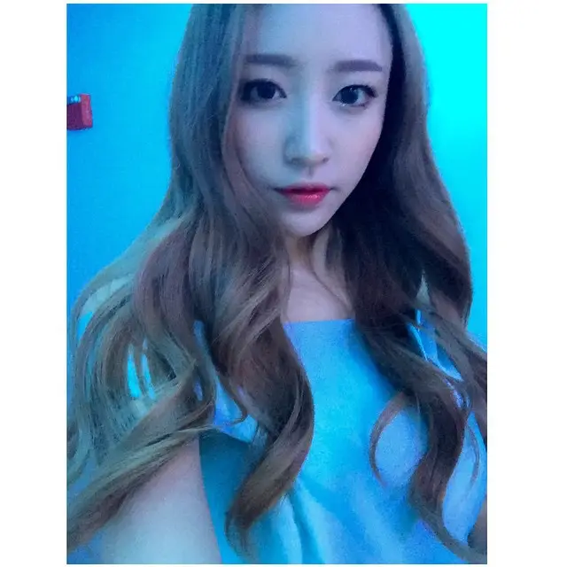 150503 하니(exid) 인스타그램 - 우헤헤 오늘 공주님 옷 입었다...:)