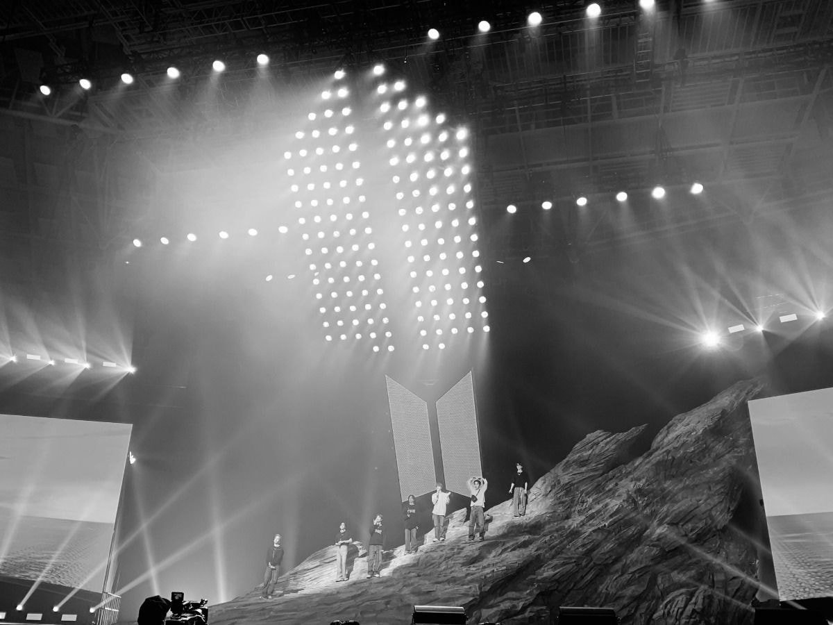 방금 콘서트 끝난 방탄소년단 단체사진