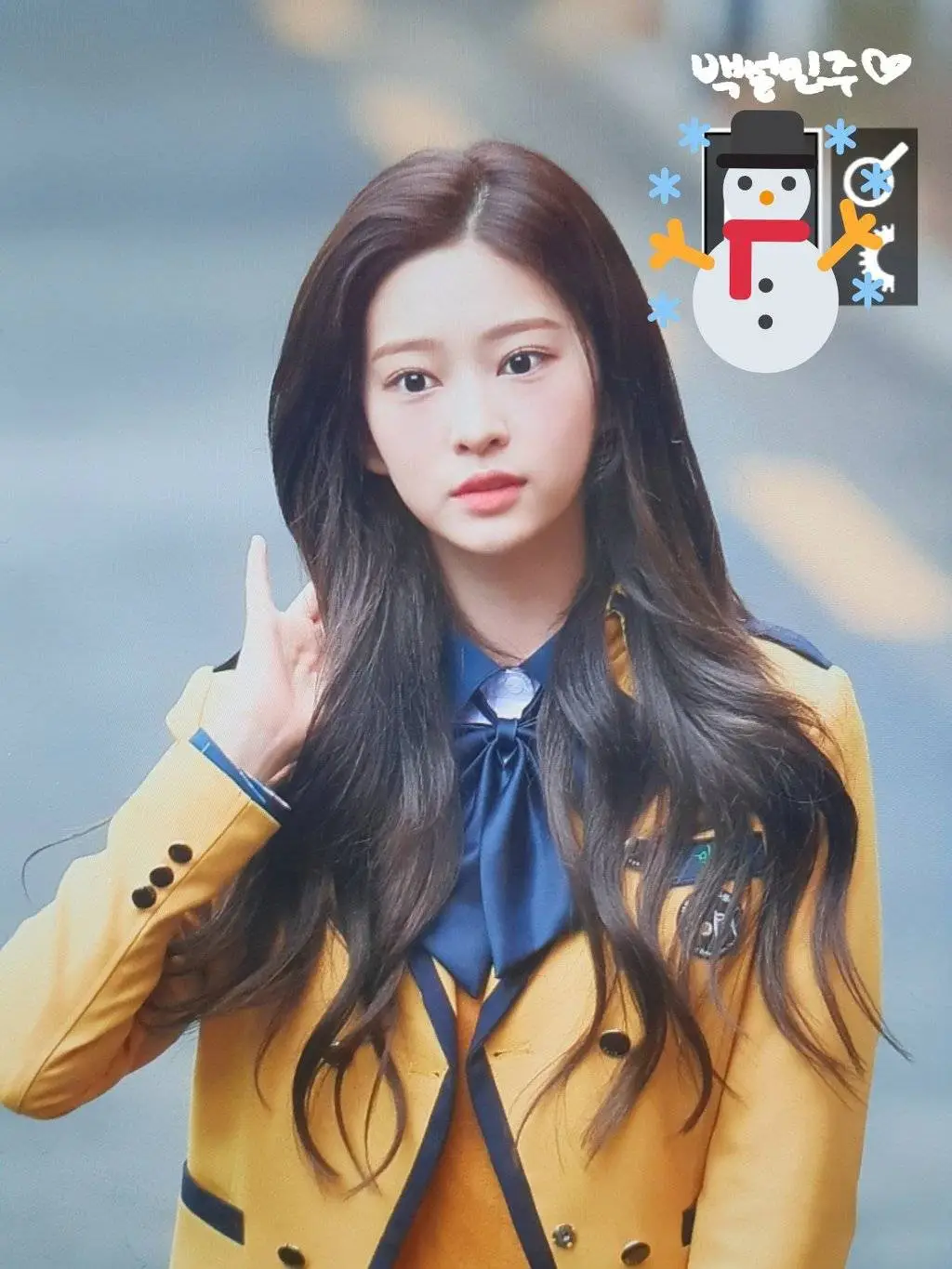 고등학교 졸업한 김민주 #아이즈원.jpgif