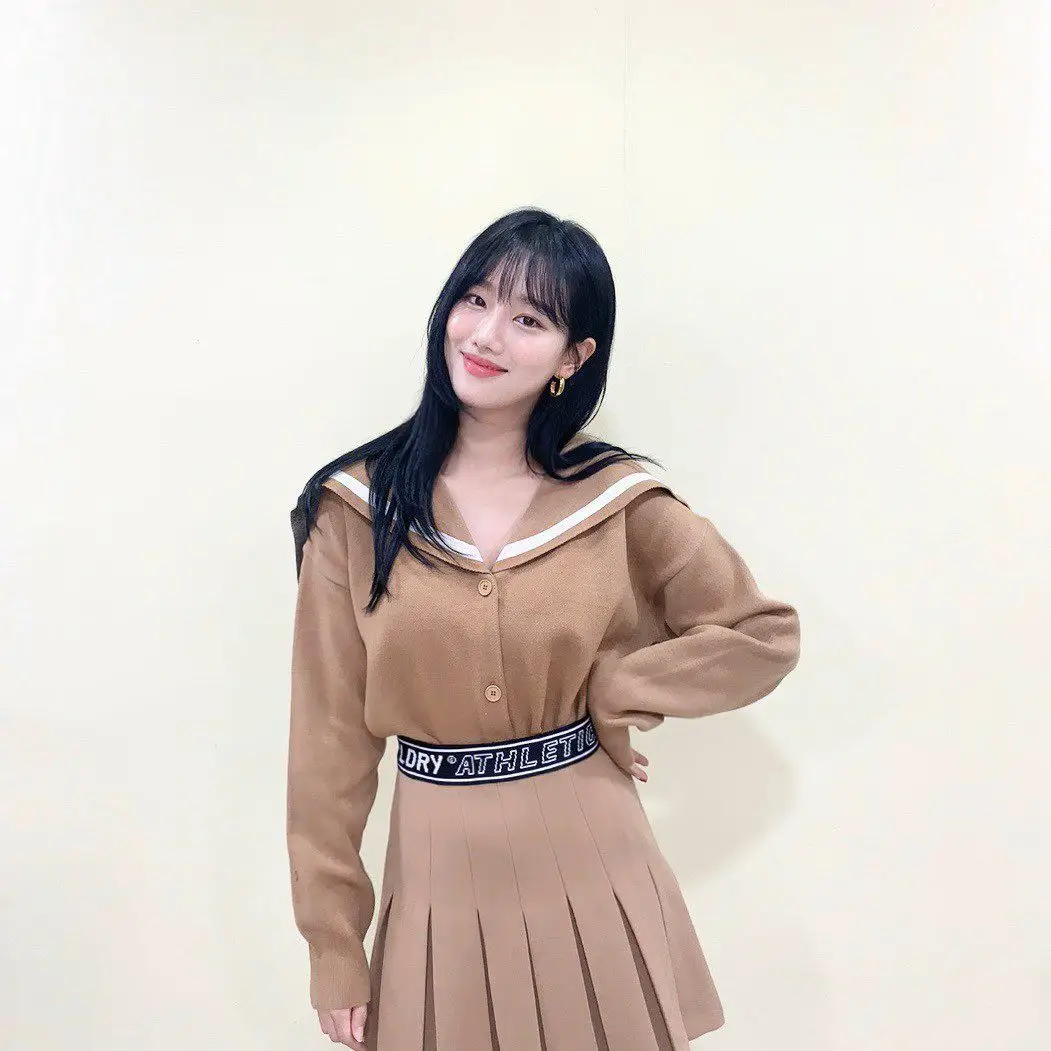 [#나은] 역시 일요일에는 집에서 낭니가요 보는 게 최고?? 잠시 후 3시 30분 나은이랑 함께 해요✨