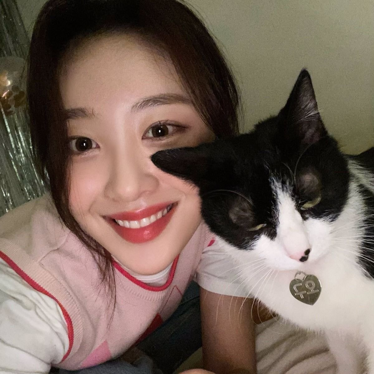 [#이브 / #Yves] 나를 엄청 싫어하는 고양이 오구랑? 그래도 난 니가 좋아...?  #이달의소녀 #LOONA