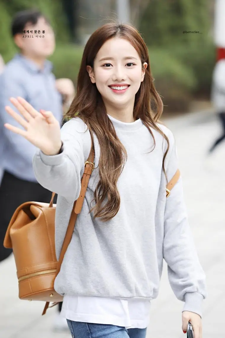 오전에 보는 에이프릴 이나은