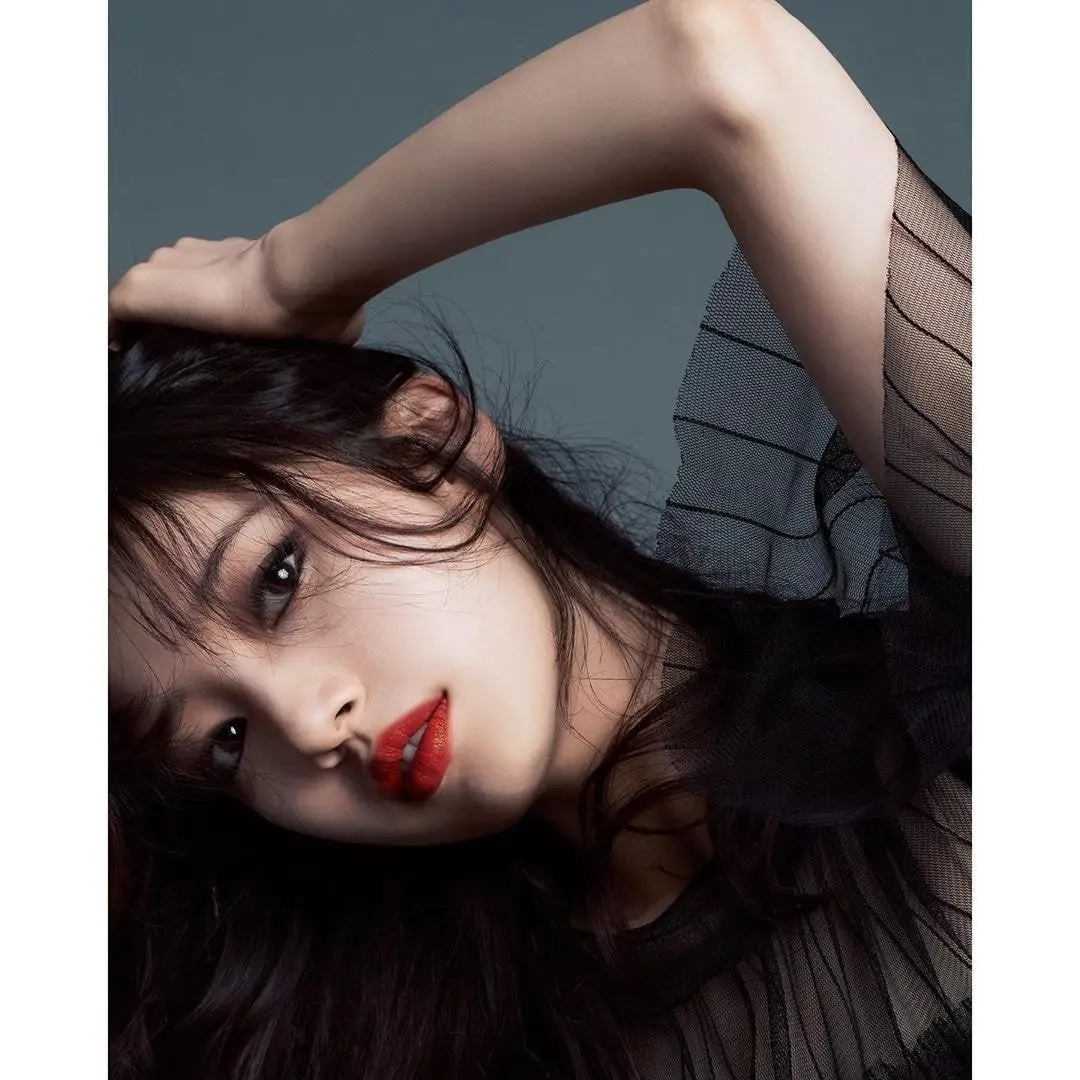 #수지 새로운 랑콤 광고 사진