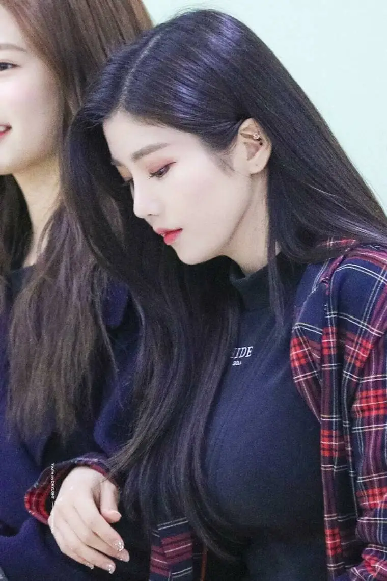 아이즈원, 권은비 옆모습