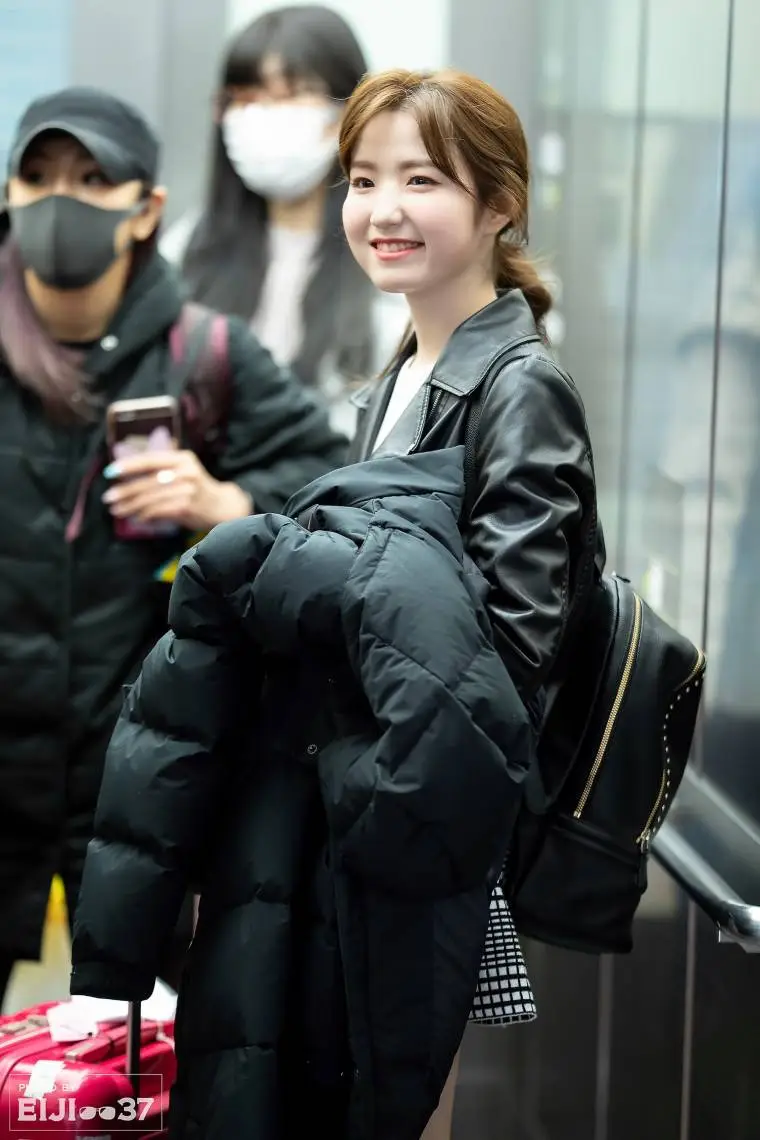 오늘자 히토미 출국 사진