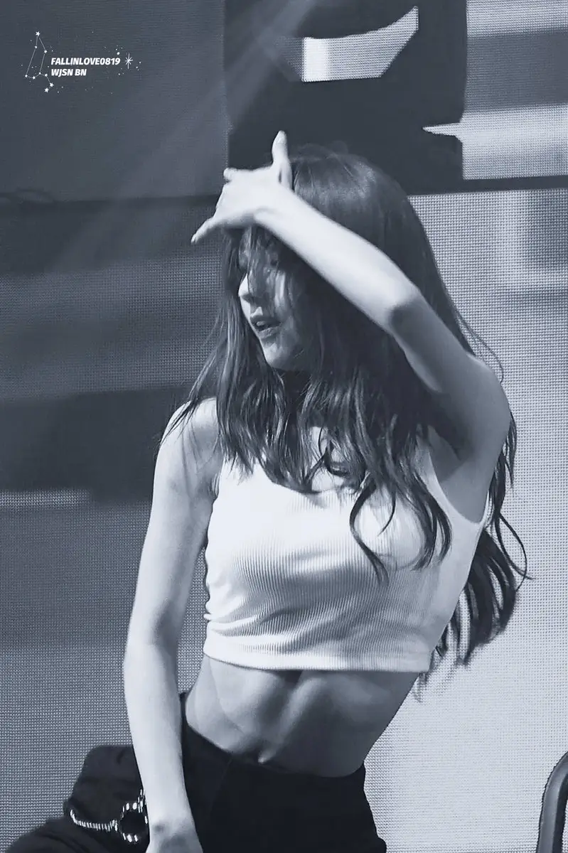 우주소녀 보나 콘서트 비주얼.jpgif