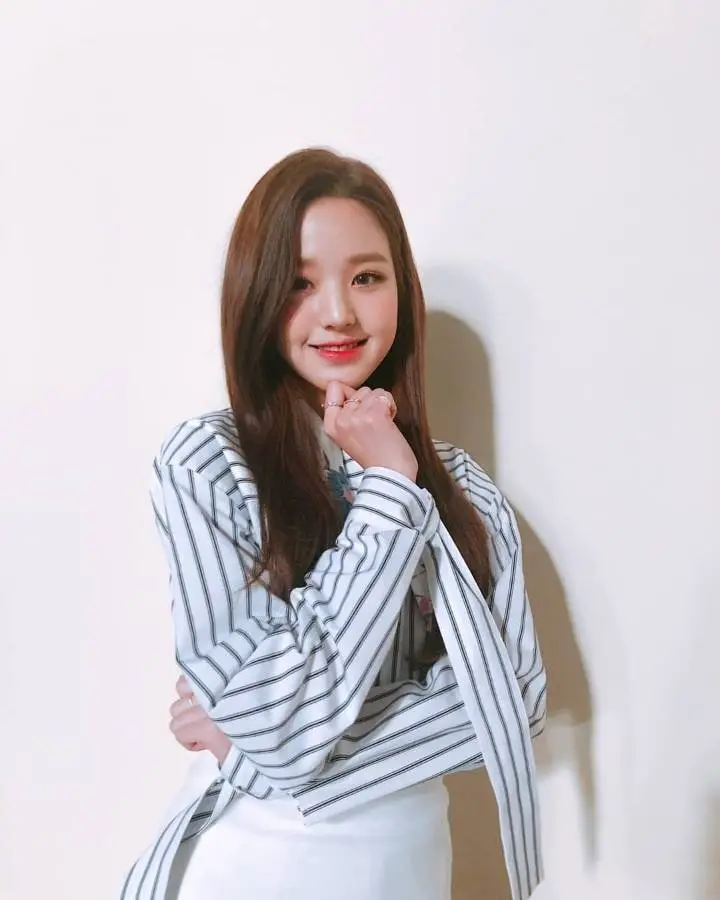 아이즈원 장원영 - 공식 인스타