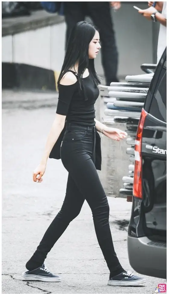 만화찢고 나온 몸매 임나영