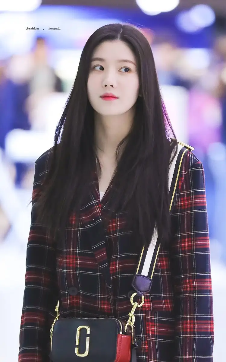 190215 권은비 공항사진 by @chandelier_eb