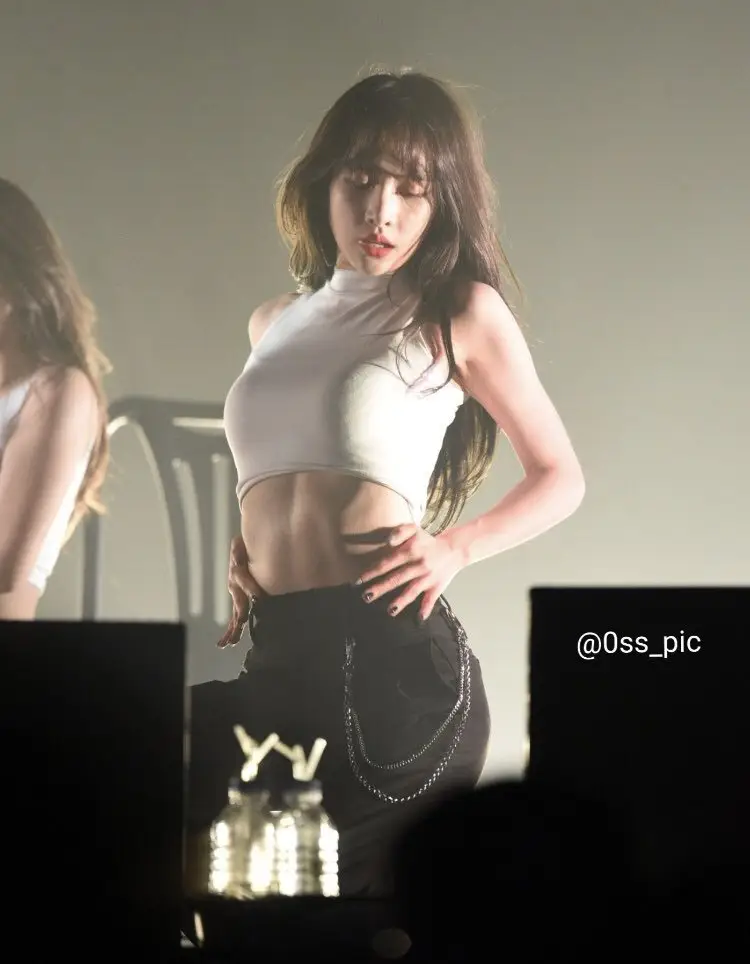 우주소녀 설아 복근