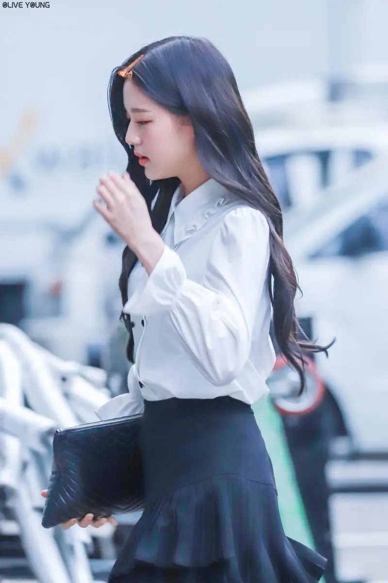 출근하는 원영이 #아이즈원.jpg