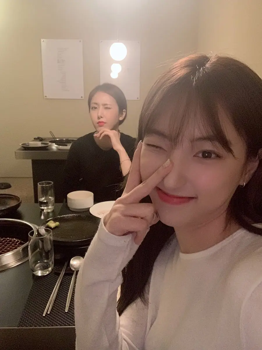 우주소녀 은서 & 여자친구 신비 (인스타).jpg