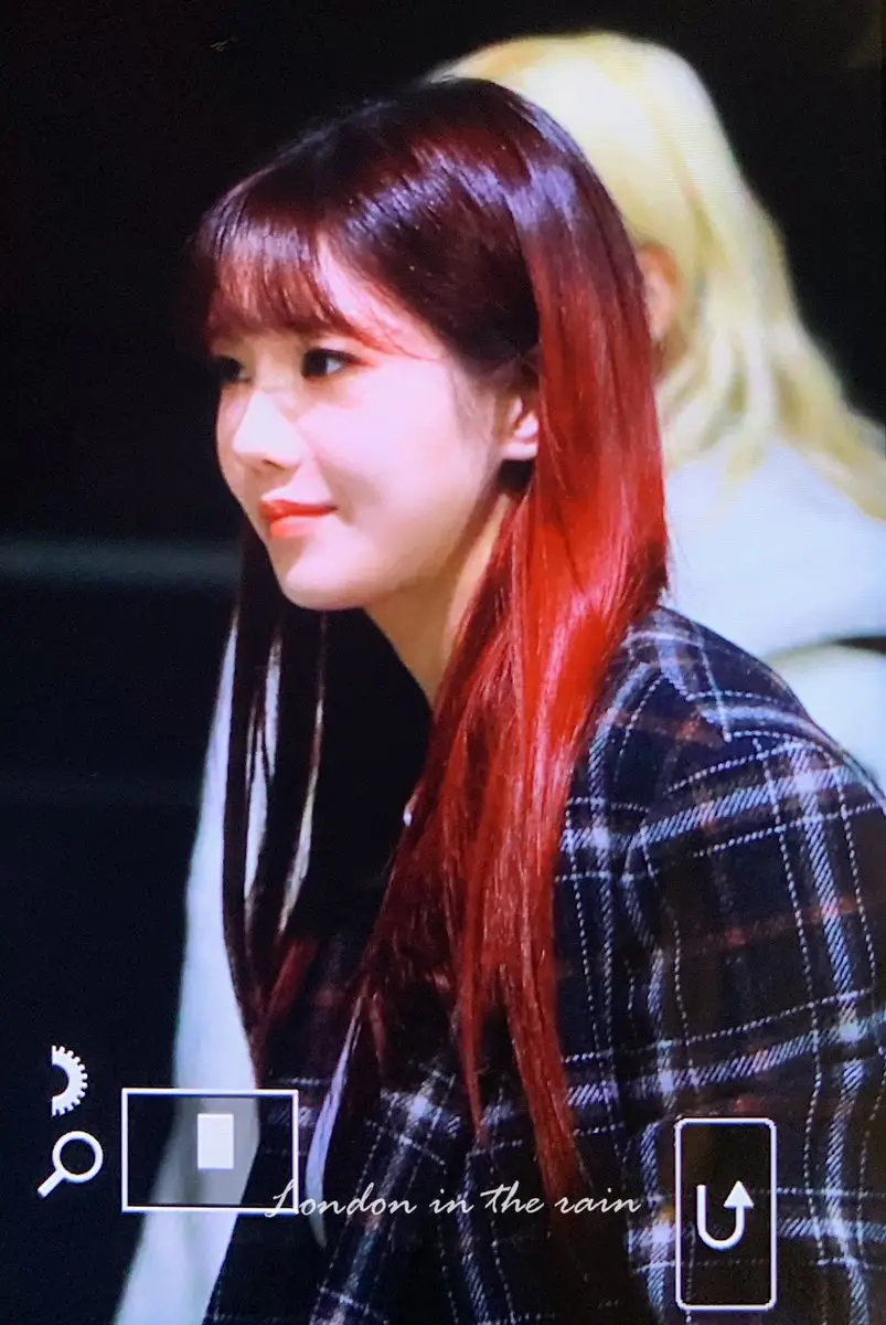 빨간머리 아이즈원 권은비