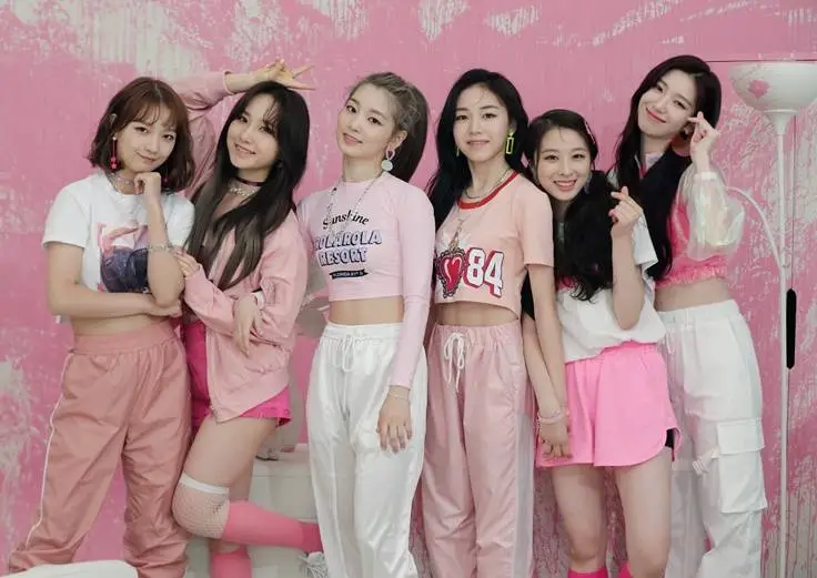 로켓 펀치 1st Mini Album Pink_Punch 자켓 촬영 비하인드 컷