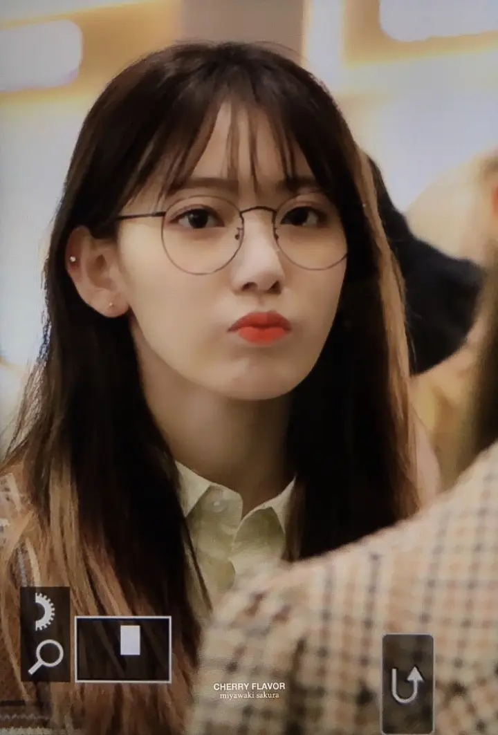 오늘자 아이즈원 사쿠라.jpgif