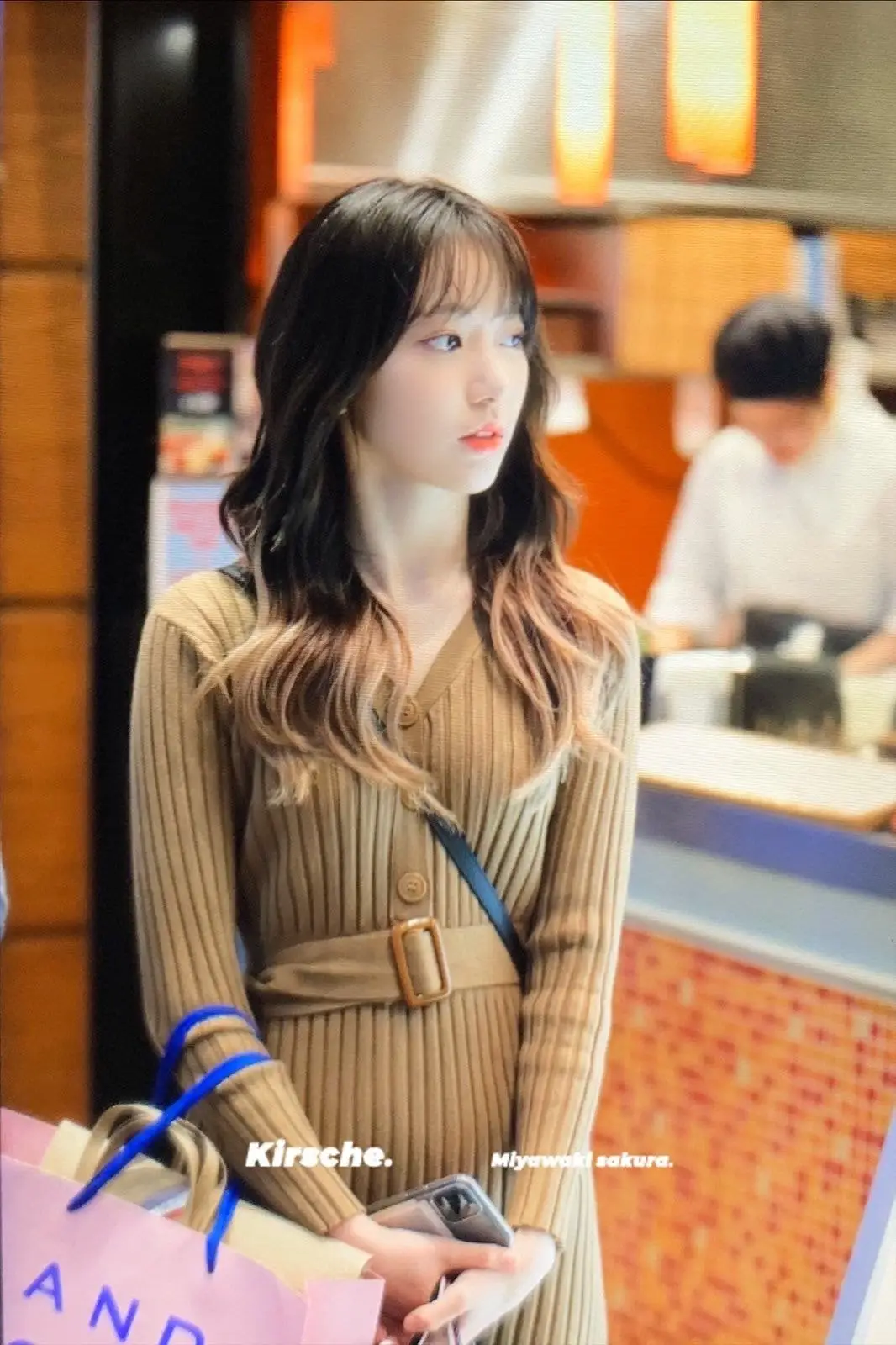 오늘자 긴머리 웨이브로 나타난 사쿠라