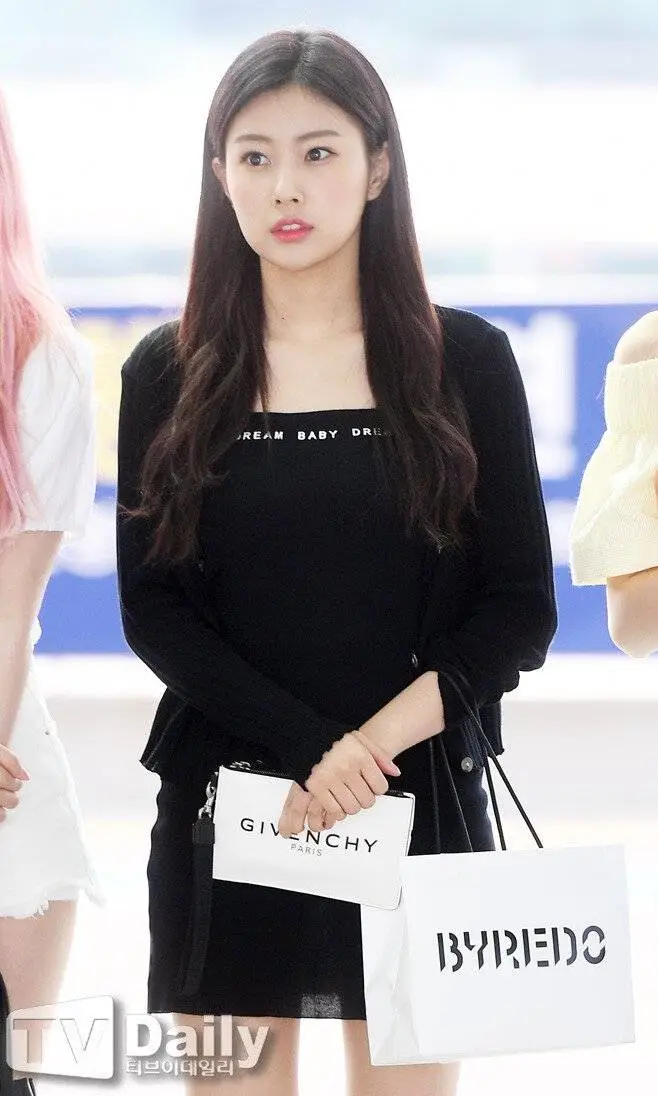 비싼옷?? NO!! 옷걸이가 중요한 이유...jpg (#아이즈원 #강혜원)