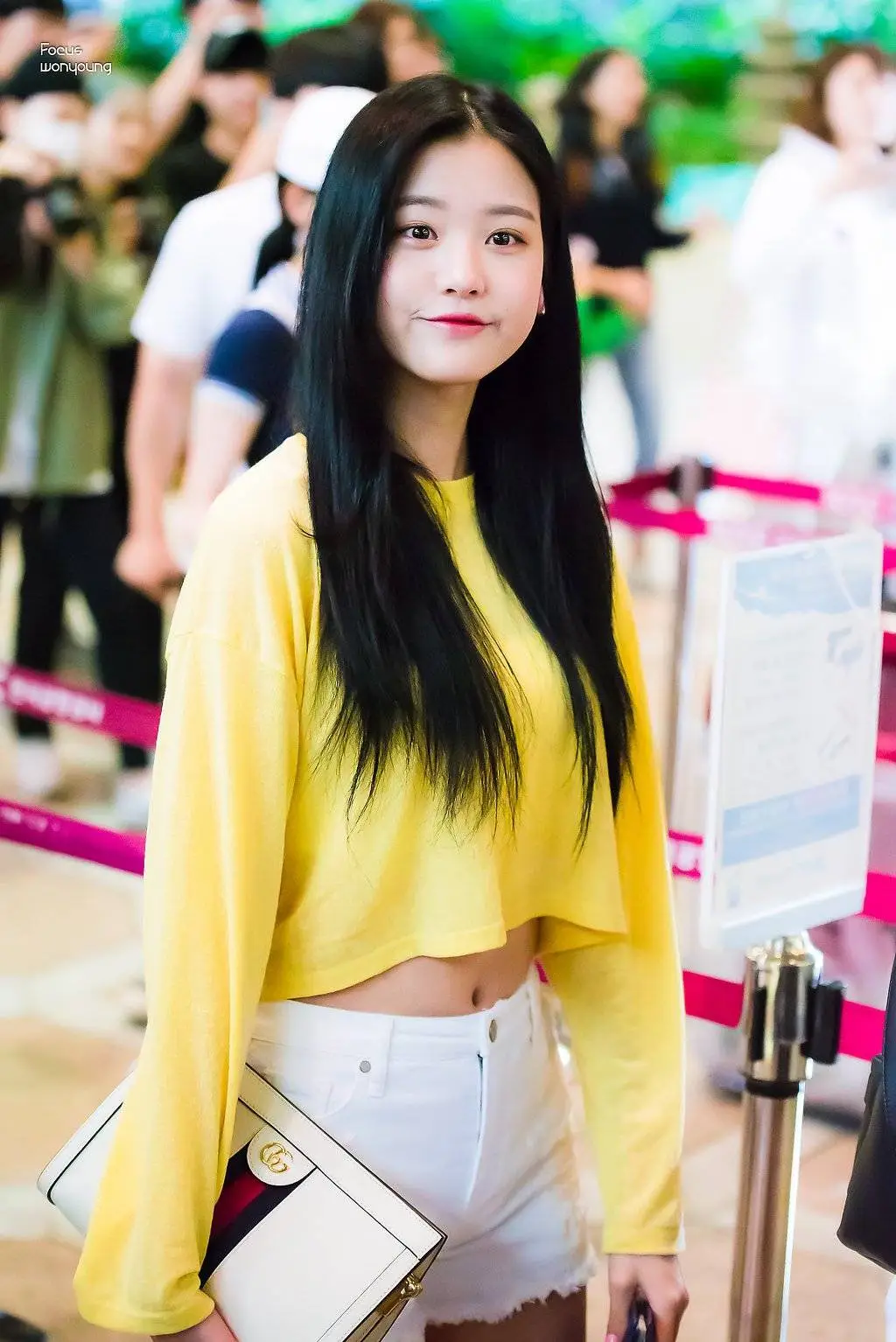 공항 패션..크롭티 장원영.jpg