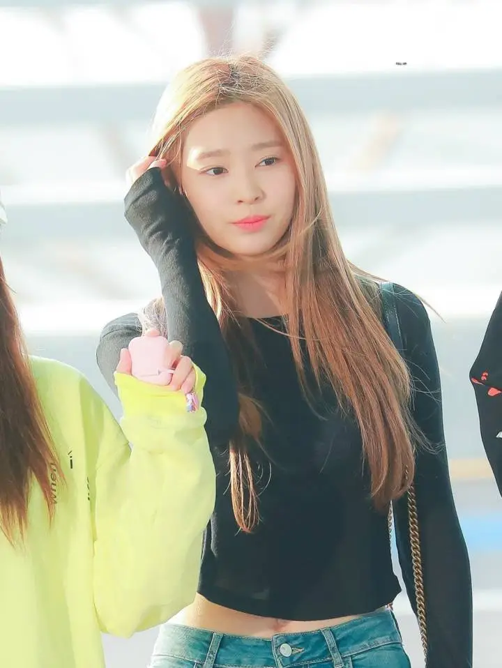 출국...#아이즈원 #김민주.jpg