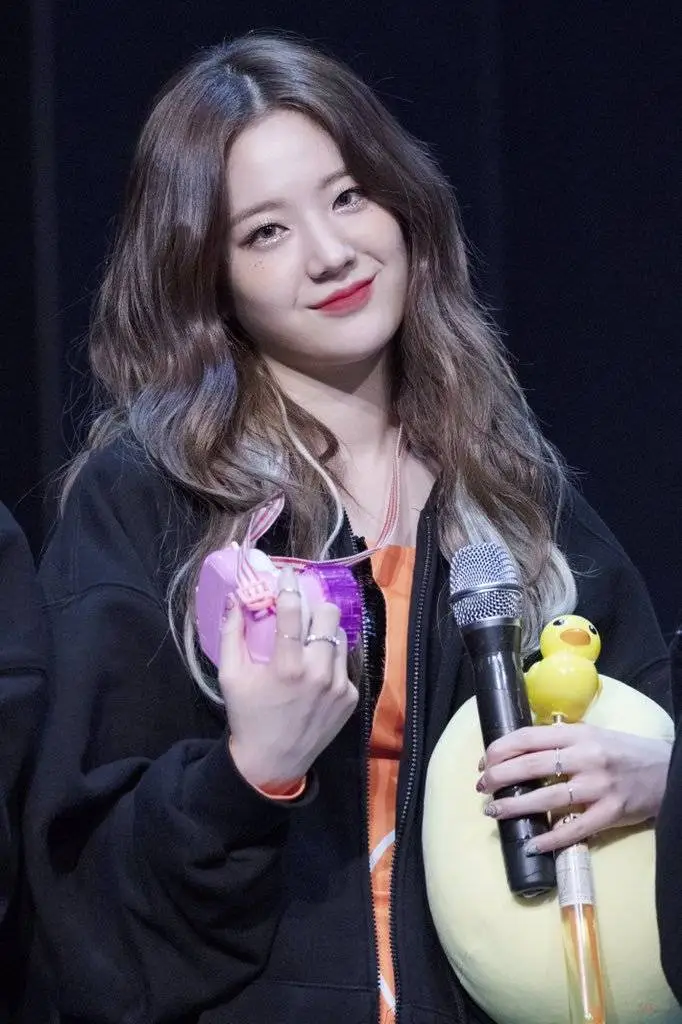 프로미스나인 장규리.jpg