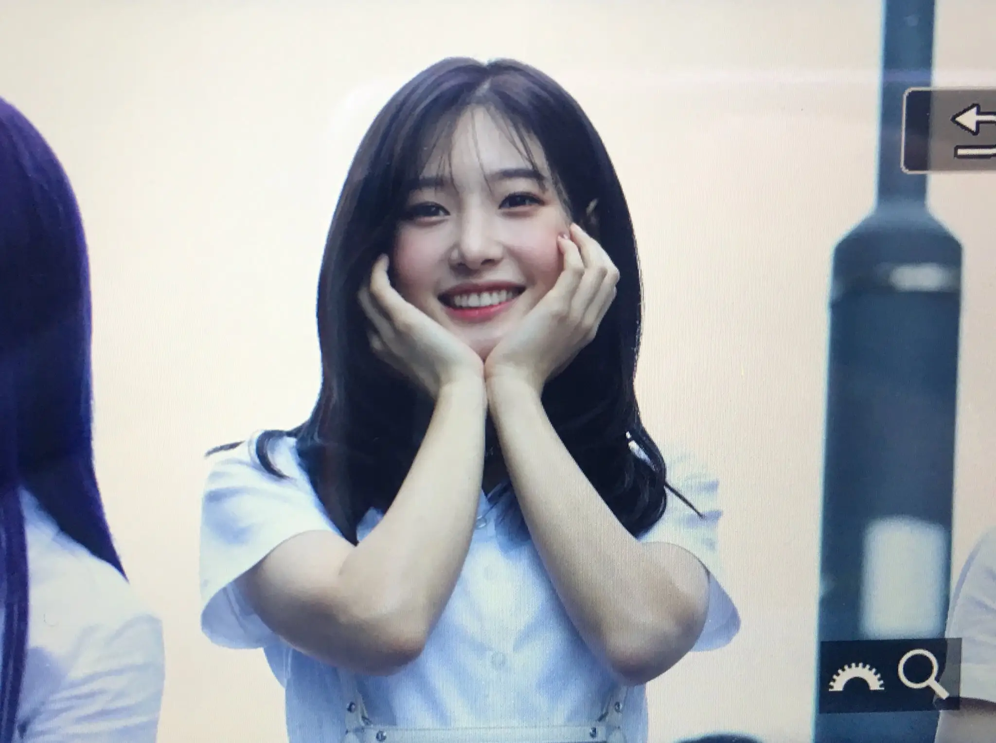 앞머리 잘랐던 정채연.jpg