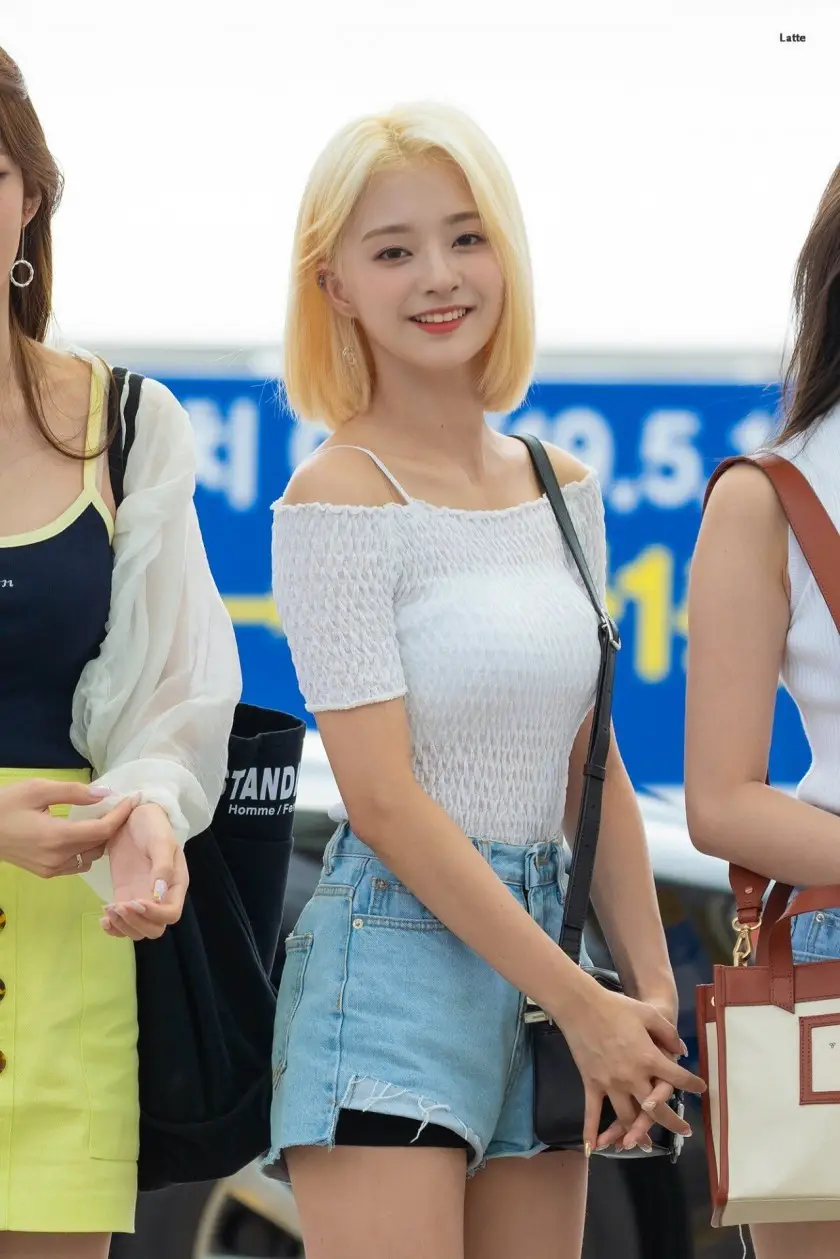 출국길..#프로미스나인 #이나경