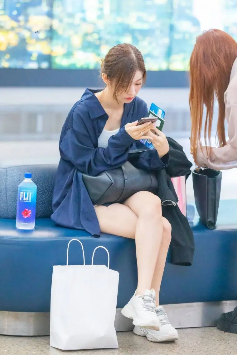 프로미스나인 이채영 공항패션