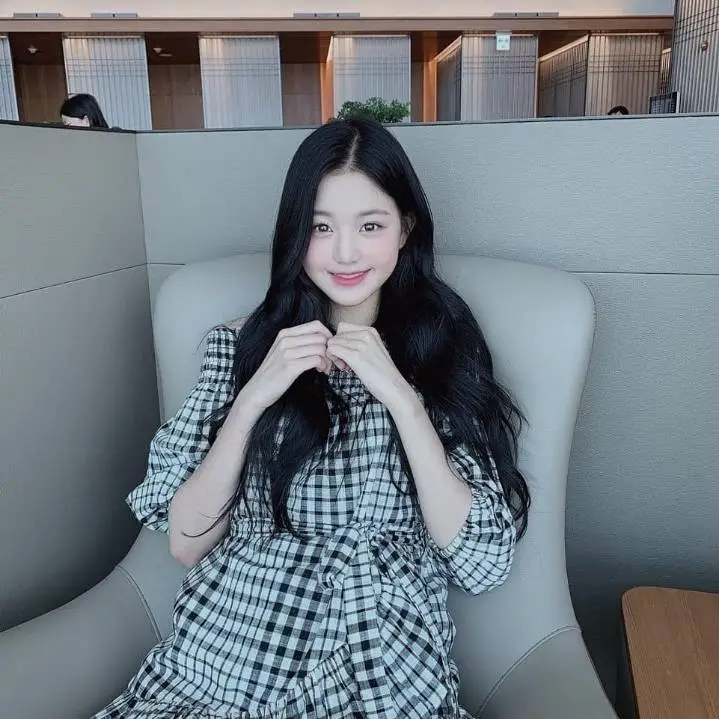 (화보인줄..ㄷㄷ) 공항 라운지 장원영.jpg