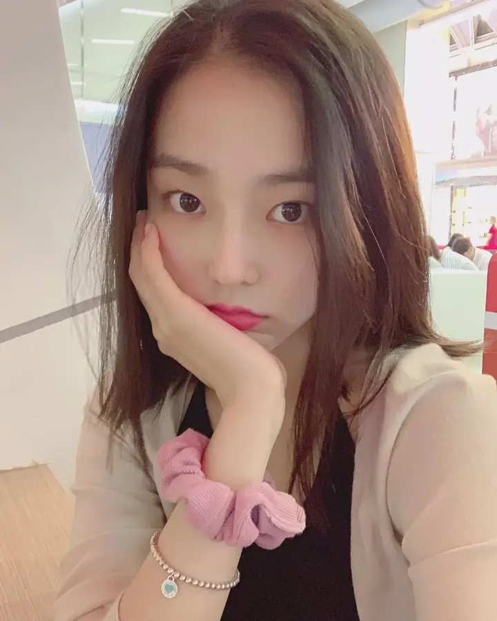 clc 장예은 인스타.jpg
