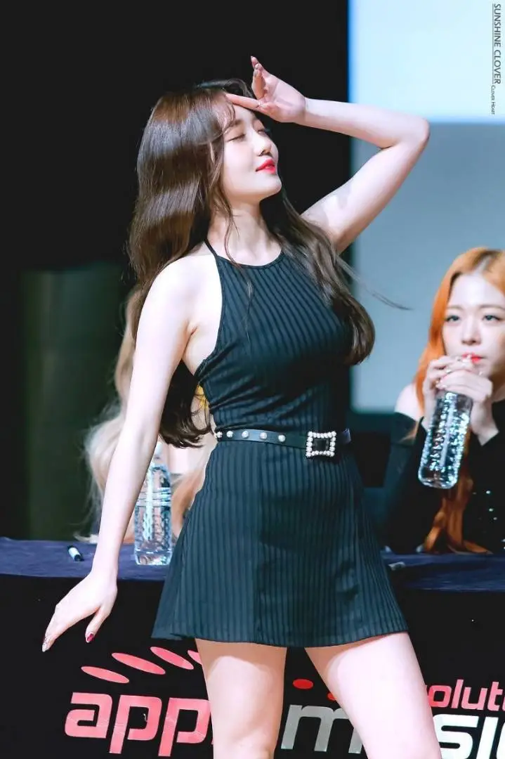 귀여움과 섹시함을 모두 가진 프로미스나인 노지선.jpgif