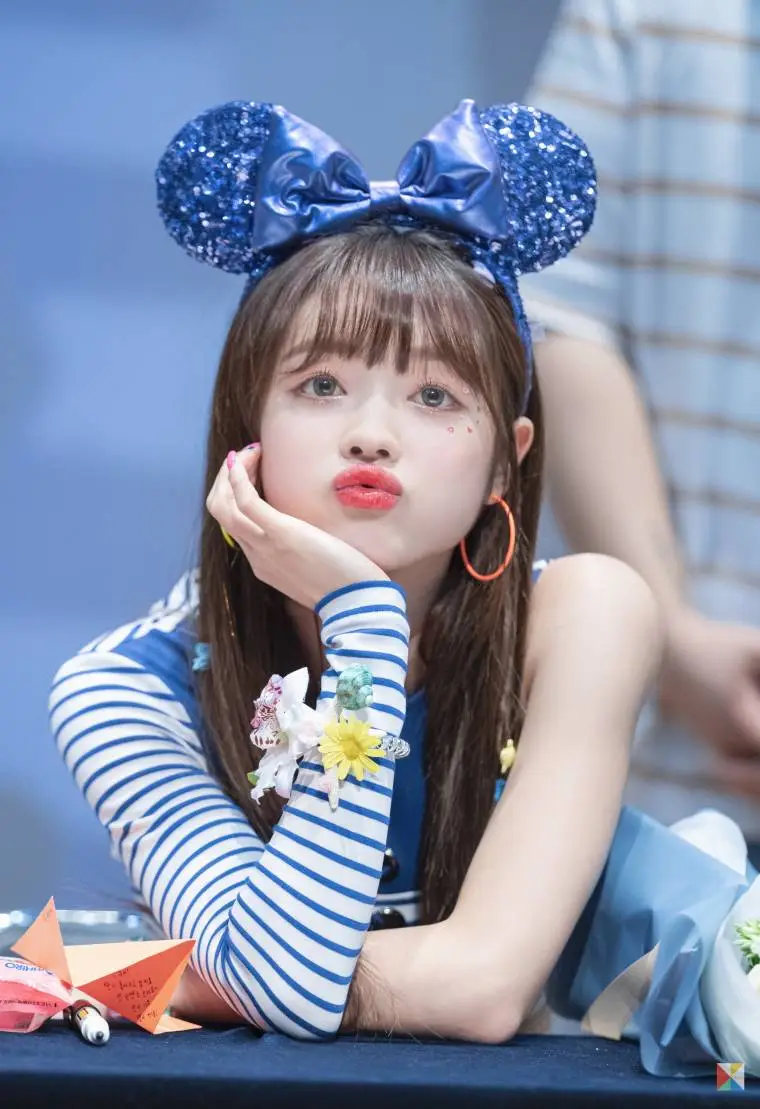 190817 S-PLEX 팬사인회 유아 (오마이걸).jpg