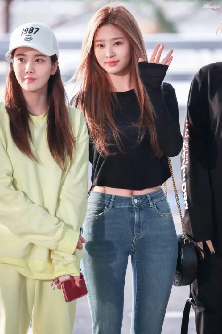 공항에서.. #아이즈원 #김민주.jpg