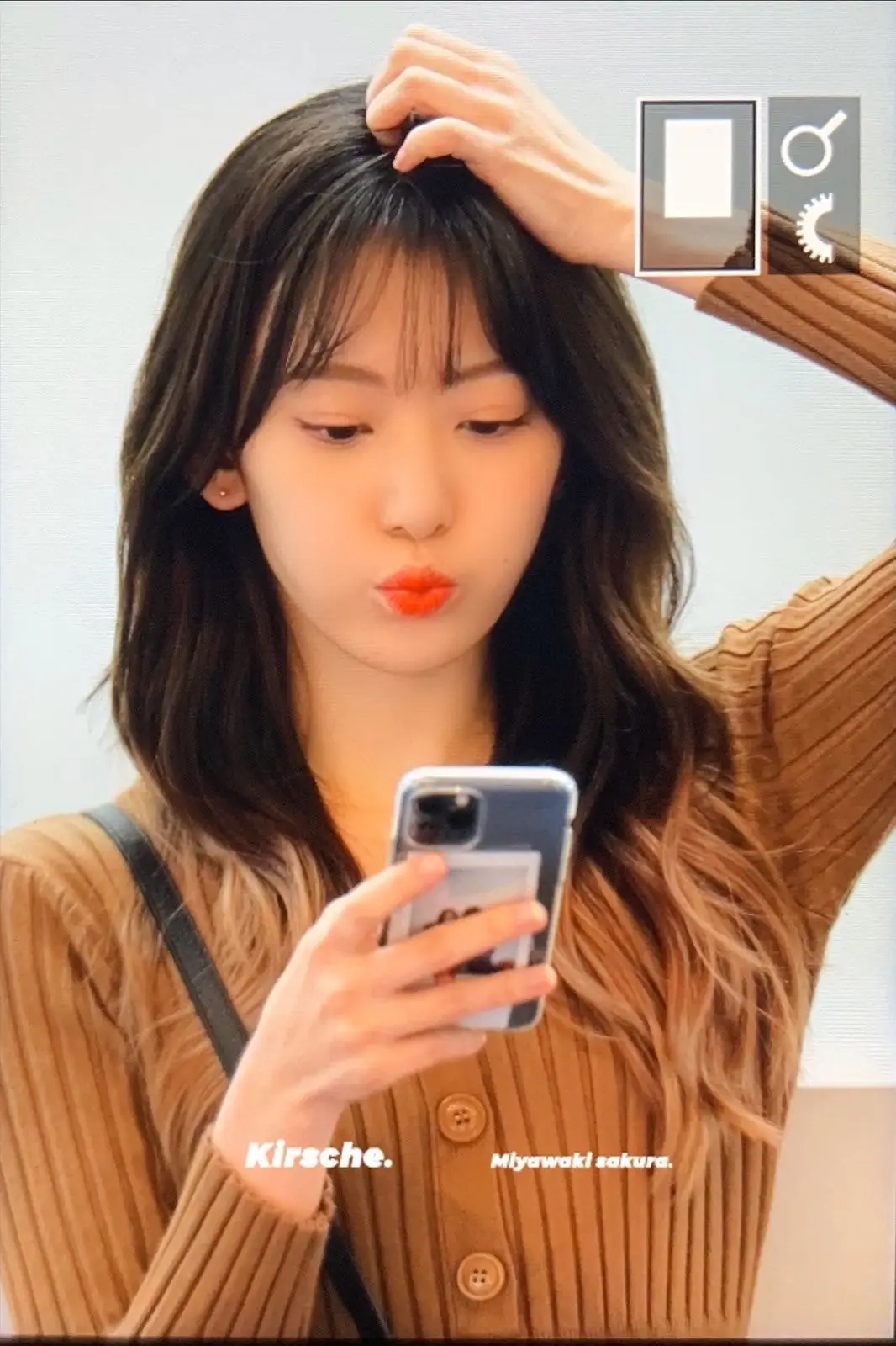 오늘자 긴머리 웨이브로 나타난 사쿠라