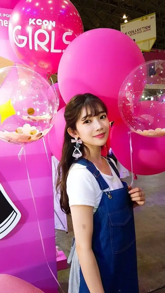 프로미스나인 KCON.jpg (MC 유키카)