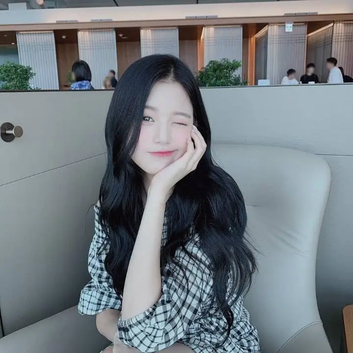 (화보인줄..ㄷㄷ) 공항 라운지 장원영.jpg