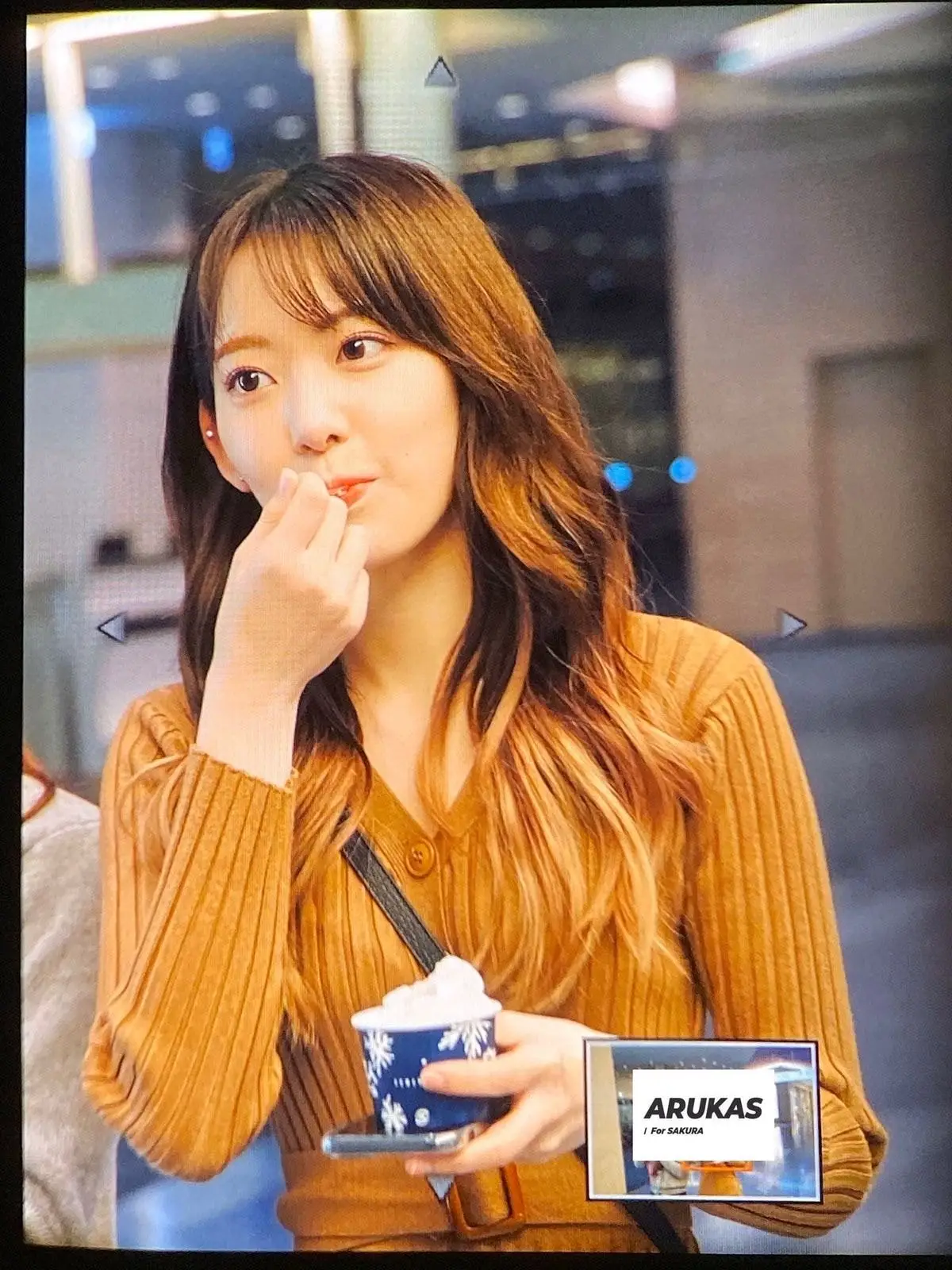 오늘자 긴머리 웨이브로 나타난 사쿠라