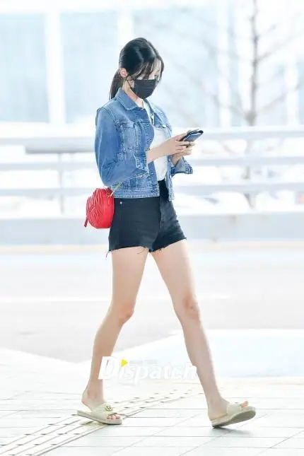 오늘자 아이즈원 장원영 공항 패션