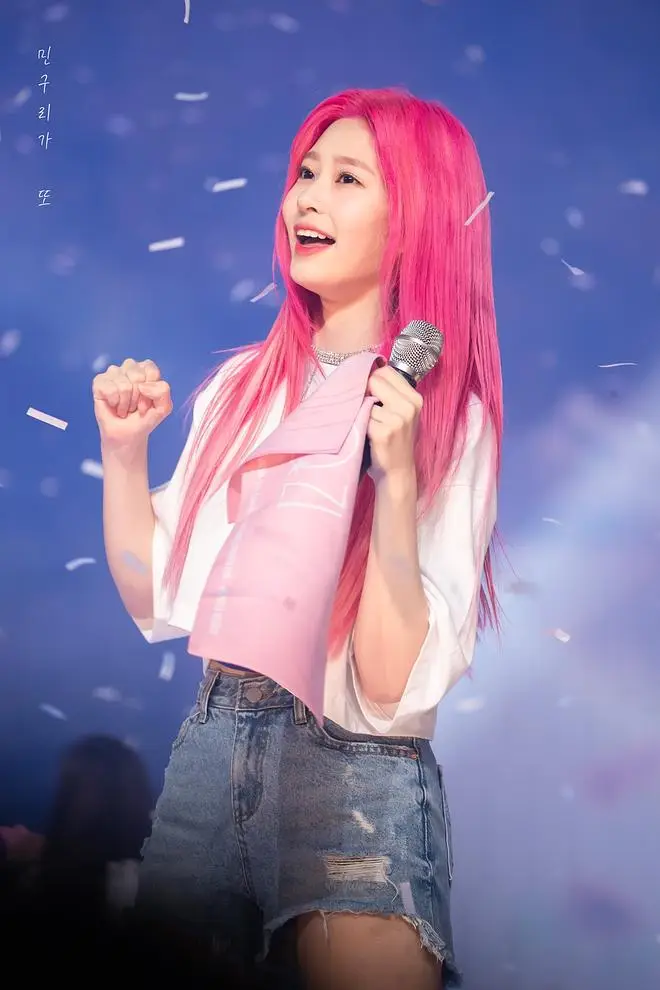 핑크컬러... #아이즈원 #밍구리 #김민주 @아이즈원콘서트