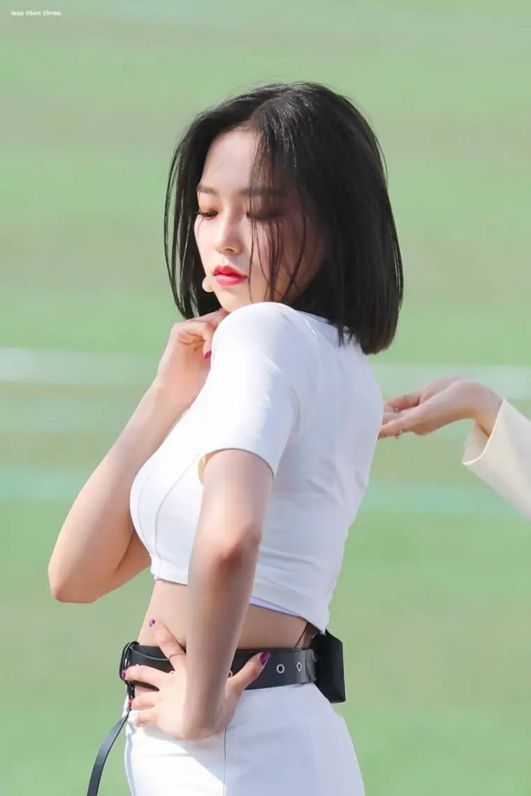 자연광 받는 #장예은