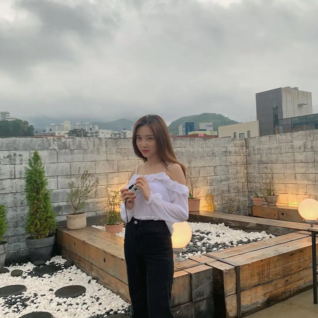 에이프릴 윤채경 (공인별)